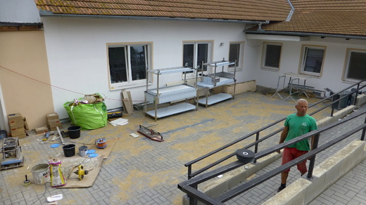 2020 Generální rekonstrukce jídelny 06, dvůr.JPG