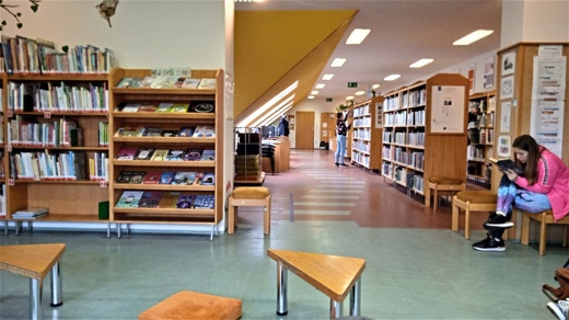 Beseda ve znojemské knihovně.jpg