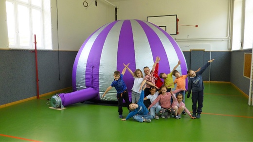 Mobilní planetarium.JPG