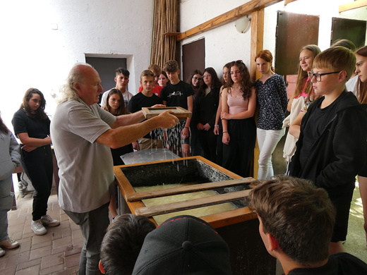 Ruční papírna Želetice.JPG