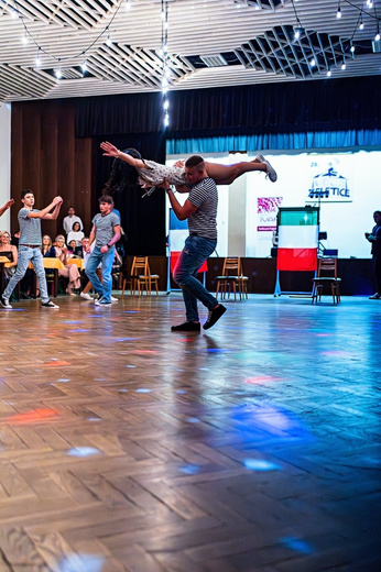 Školní ples 02.jpg