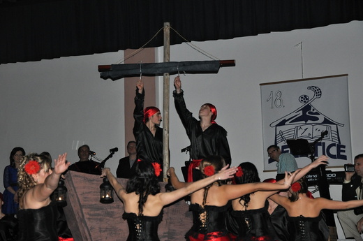 Školní ples 2012.jpg